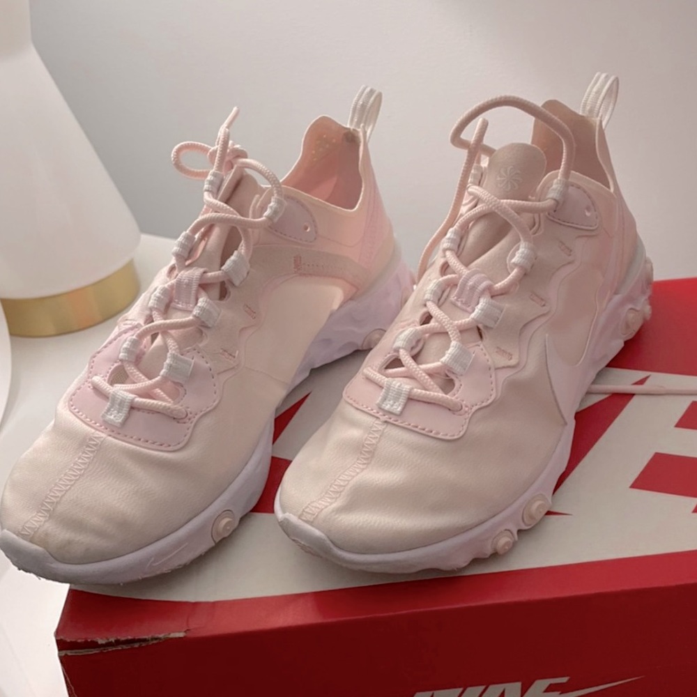 NEVER WORN BEFORE NIKE SNEAKERS